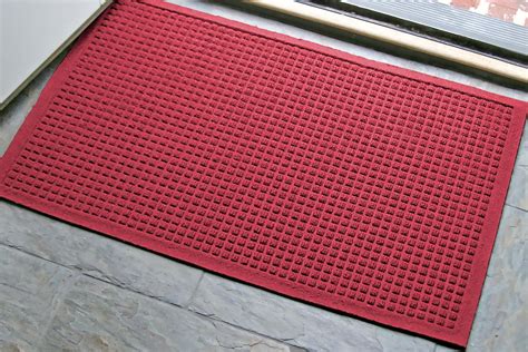 Due to their raised square or "waffle" like pattern, these entrance floor <b>mats</b> are very aggressive in scraping shoes clean of dirt, debris and water. . Waterhog mats amazon